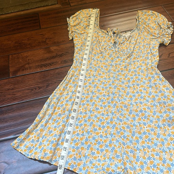 Full Tilt short sleeved romper, zips up back, hidden pockets in front.  Size M - Picture 7 of 8